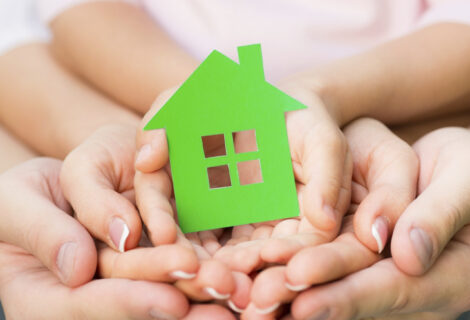 Watching the Market: Why Property Flippers Use Fix and Hold Strategies